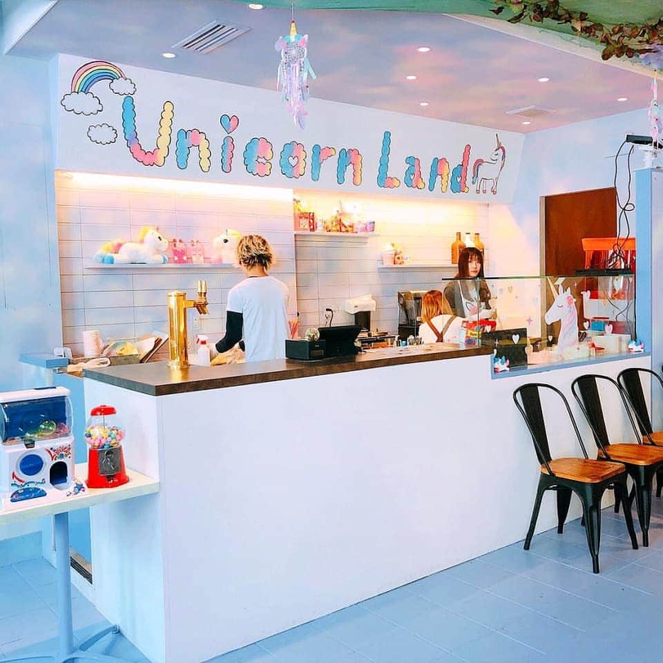 Hiromi Tomiiさんのインスタグラム写真 - (Hiromi TomiiInstagram)「「Unicoron Land」の招待制レセプションに参加したよ😉 . . 3月23日正式オープンなの😃 Newっていいよね。 希望にみちあふれてる！ . . お店がとってもかわいかった～❤️ . . おーぷんしたらまたいこー❗ . . 地図つけとくね(^-^) . . .  #unicornland #ユニコーンランド #日本初上陸 #原宿 #原宿カフェ #outfit#ootd#fashion#コーデ#きょコ #fashion #fashiongram  #currentlywearing #lookbook #wiwt #whatiwore #whatiworetoday#PR」3月21日 13時59分 - hiromi.tomii