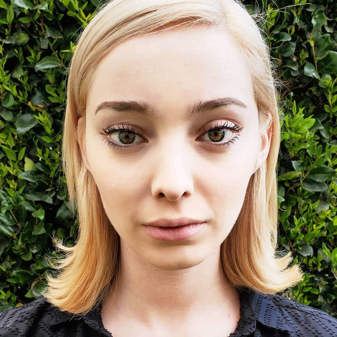 エマ・デュモンのインスタグラム