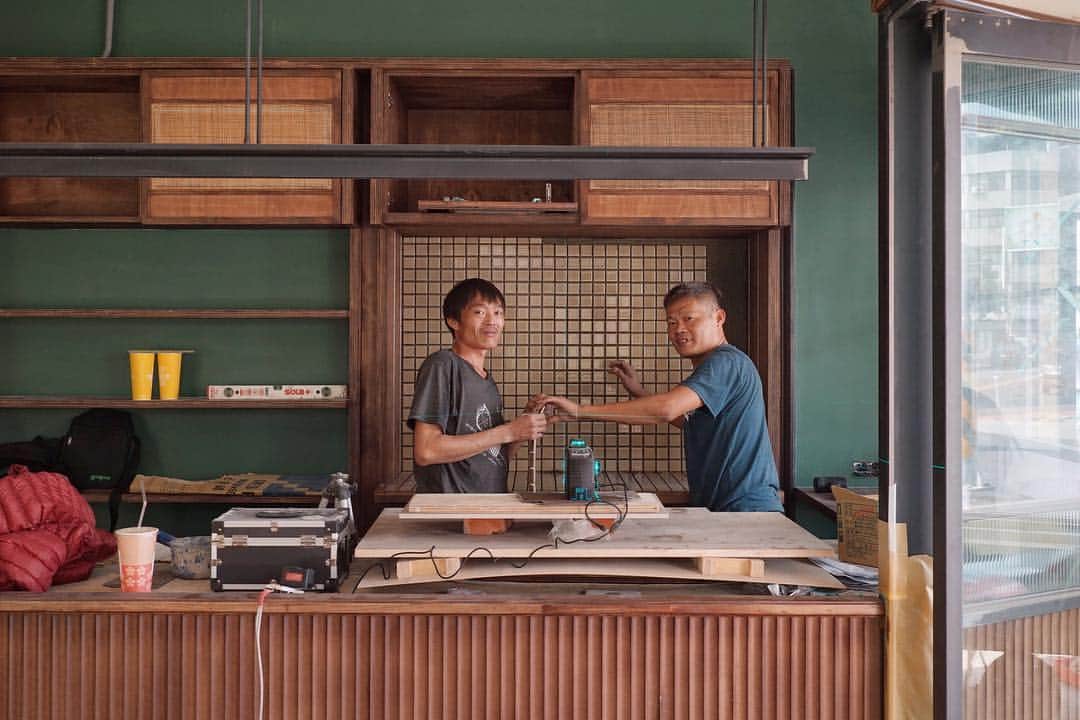 言身寸 in Tainan, Taiwanさんのインスタグラム写真 - (言身寸 in Tainan, TaiwanInstagram)「@pergramcoffee - Design | @skillabilitydept  #本事空間製作所 - 2019.3.21 #taiwan #miaoli #台灣 #台湾 #苗栗 #写真 #vscotaiwan #vscoTW #contruction #design #interiordesign #工事現場 #工務 #店舗設計 #設計 #設計事務所 #PergramCoffee #sonya7ii #Loxia35」3月21日 15時00分 - kukud83