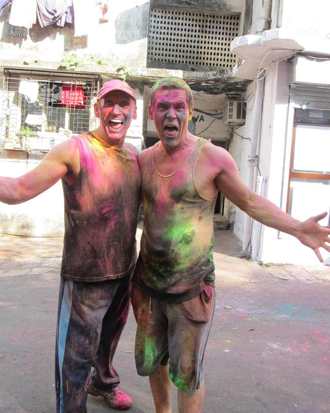 ジョシュ・ブローリンさんのインスタグラム写真 - (ジョシュ・ブローリンInstagram)「Happy Holi Day! India 2013. #withshantaram」3月21日 15時03分 - joshbrolin