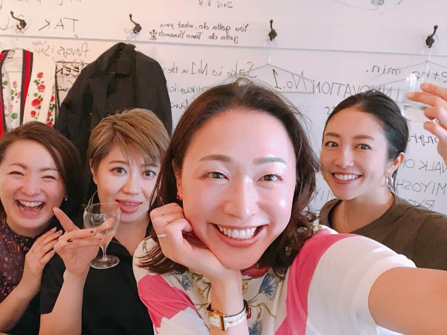 黒沢祐子さんのインスタグラム写真 - (黒沢祐子Instagram)「・ ・ 春は別れと出会いの季節と言うけれど 春分の日の昼下がり  生きとし生けるものは全力で いまを生きよう  1週間前に予約した日から みんなの大切なひとがふたりも天に召され 心のなかで献杯した  うん 見上げた青空と桜のように笑顔でいよう。 ・ ・ #life #live  #食 #urara」3月21日 15時17分 - yukowedding