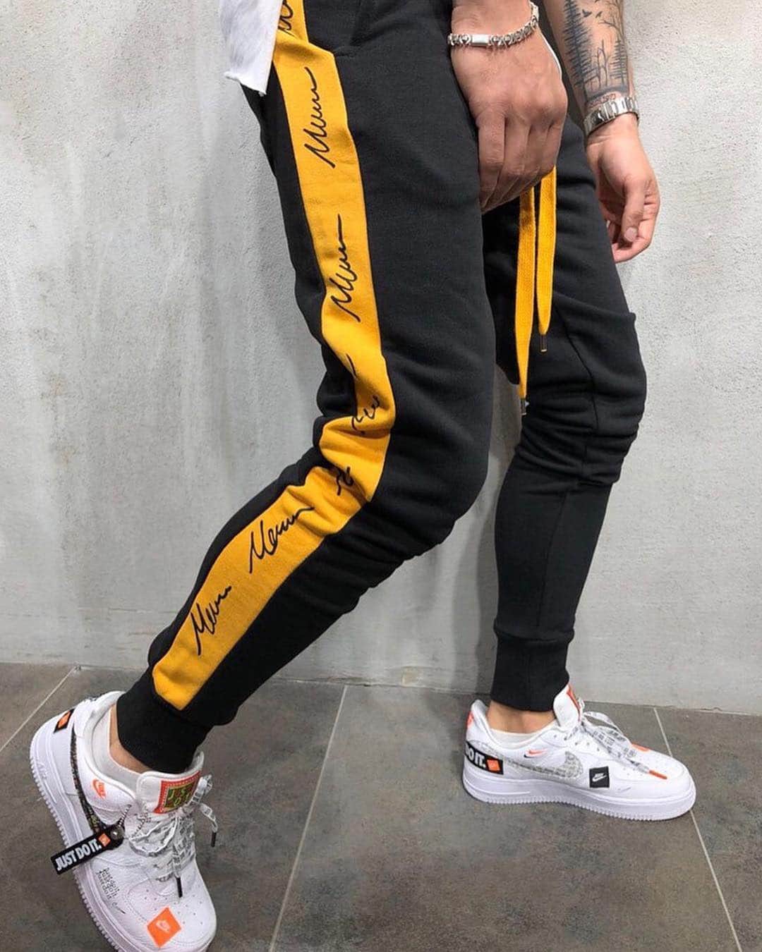 STYLE4GUYSさんのインスタグラム写真 - (STYLE4GUYSInstagram)「Finally! A brand with styles that aren't too flashy with quality pieces that fits well with my budget @gentlemantobe 💯 _ They are giving an extra $10 OFF + Free Shipping over $99 this month 🚀 Follow @gentlemantobe and click their link in bio」3月21日 15時23分 - style4guys