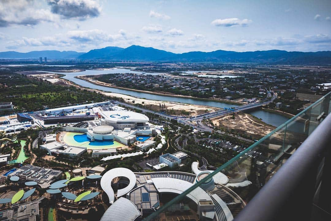 アンドレ・ロッテラーさんのインスタグラム写真 - (アンドレ・ロッテラーInstagram)「My hotel view over the whole Sanya @fiaformulae track! That’s a 1st! Might do track view instead of track walk :-)」3月21日 15時23分 - andre_lotterer