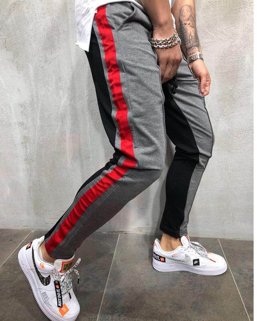 STYLE4GUYSのインスタグラム：「Finally! A brand with styles that aren't too flashy with quality pieces that fits well with my budget @gentlemantobe 💯 _ They are giving an extra $10 OFF + Free Shipping over $99 this month 🚀 Follow @gentlemantobe and click their link in bio」