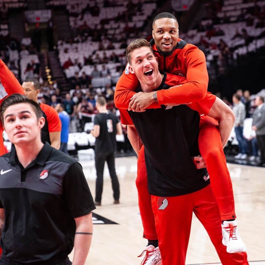 デイミアン・リラードのインスタグラム：「Year 7 with my brotha brotha... big Hammer on they ass. Good win tonight! #RipCity」
