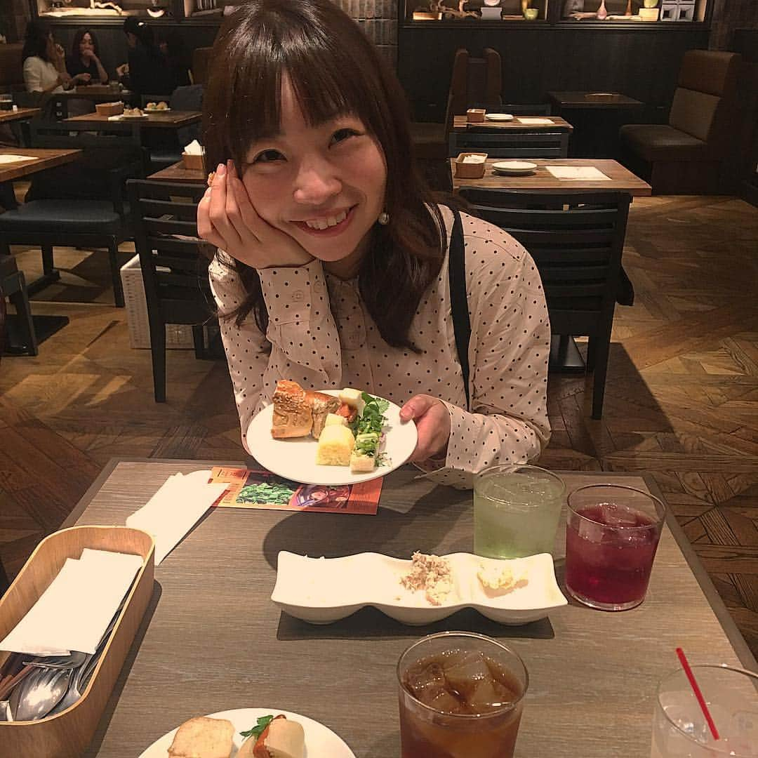 畑喜子さんのインスタグラム写真 - (畑喜子Instagram)「石出と女子会ww パン食べ放題でお腹いっぱいです😊 楽しかった🎵」3月21日 15時27分 - carnelian_hata