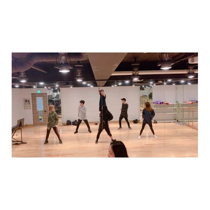 のインスタグラム：「@hiroki_ozaki_5ignal 先生レッスン . 🔥 . 💿 Let's Shut UP & Dance  #宮脇詩音 #シェアザハッピー #sharethehappy #dance #lesson @jasonderulo  #like4like」