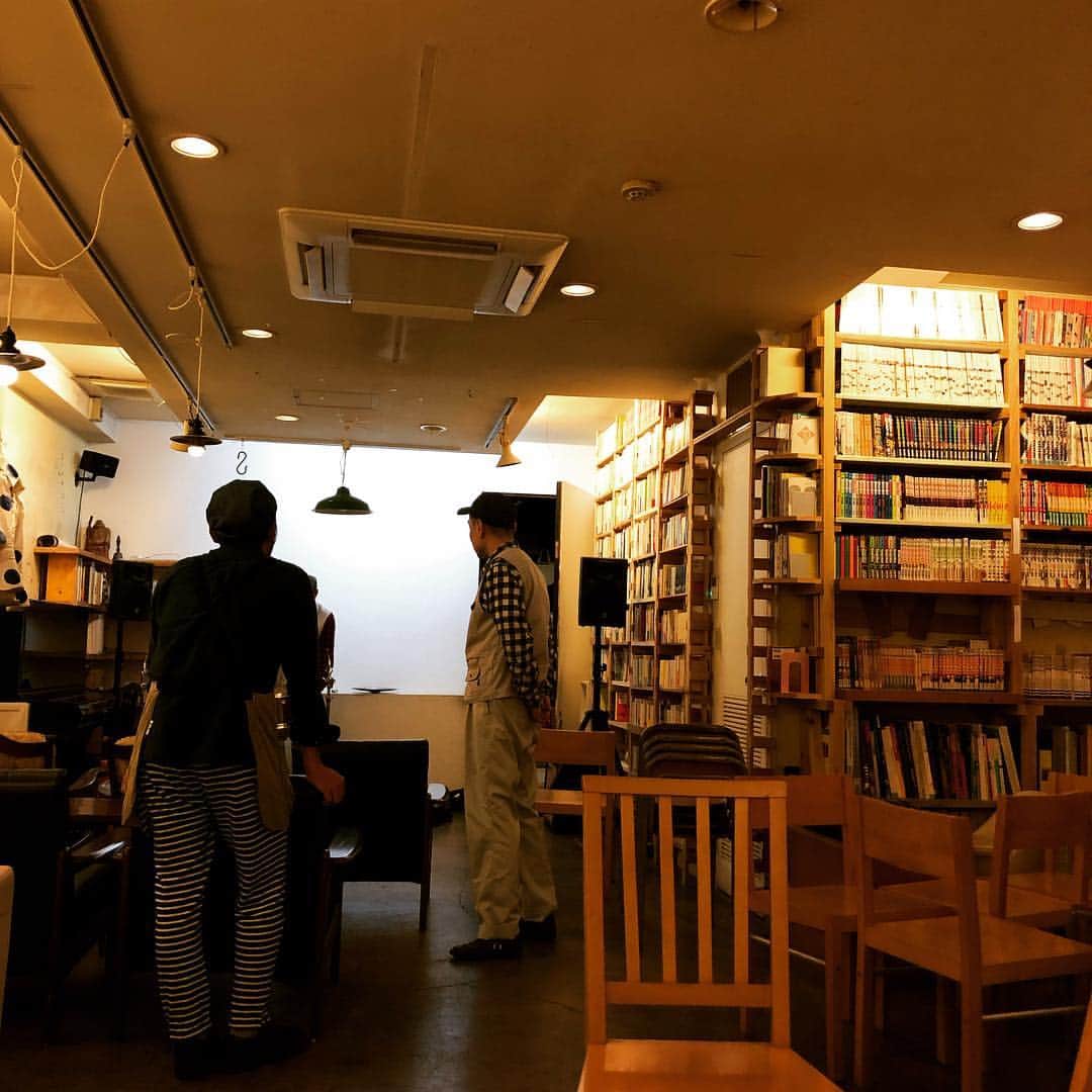 山川のりをのインスタグラム：「今夜は名古屋の新栄「食堂 バテリア」にてトヨタギターパンダのライブです。18時/19時、2000円+D /2500円+Dです。ドラム ゴージャス尾原、ベース近藤ユッキーのトヨタギターパンダですよ！立ち見でよければ、お近くの方々会いにきてアイニージュー！」