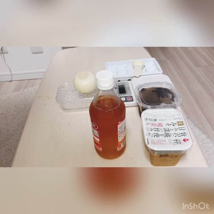 蔵歩実のインスタグラム：「ゲームしながらお菓子とかちょこちょこ食べちゃってたけど10日間でサイズ1〜2cm減ったから続行決定！w 健康にもいいみたいだよ(*´꒳`*) #ダイエット #味噌汁 #効果あった  #japan #japanese #japanesegirl #일본 #일본인 #일본사람 #東京#tokyo#도쿄#モデル#model#모델 #followme」