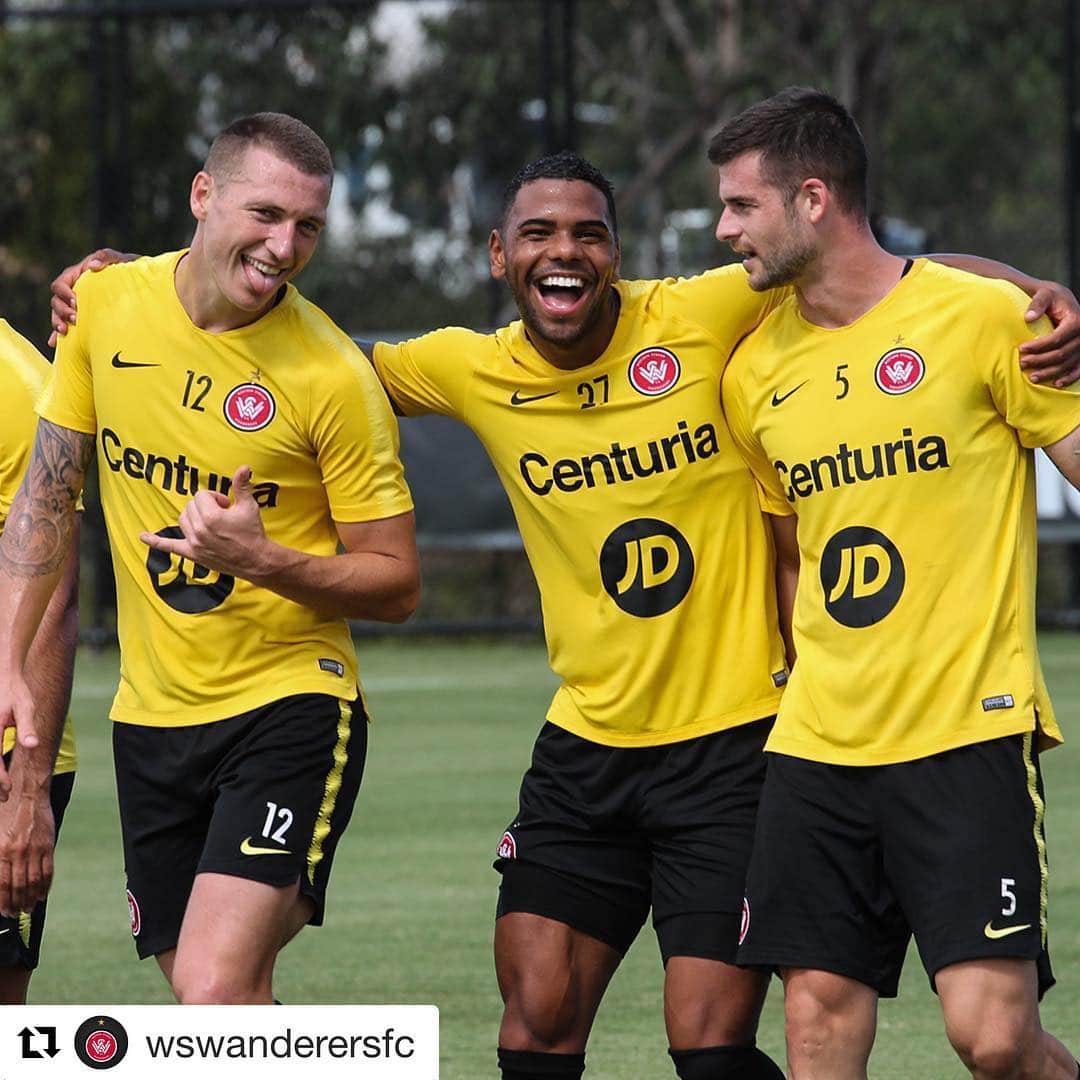 ミッチェル・デュークのインスタグラム：「Back to work 🤙🏼 #Repost @wswanderersfc ・・・ 🤙😁👀 #WSW #🔴⚫」
