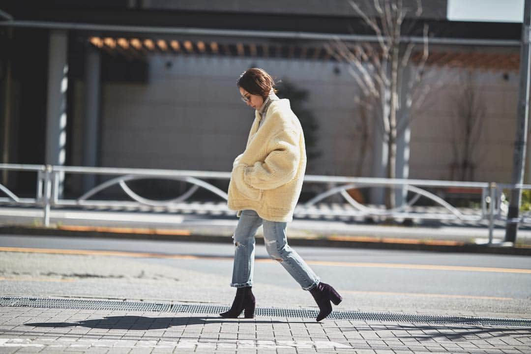 のインスタグラム：「そろそろ衣替えをします。  #また来季 #衣替えっていっても #アウターしまうくらい #jonnlynx #driesvannoten #vintagelevis」