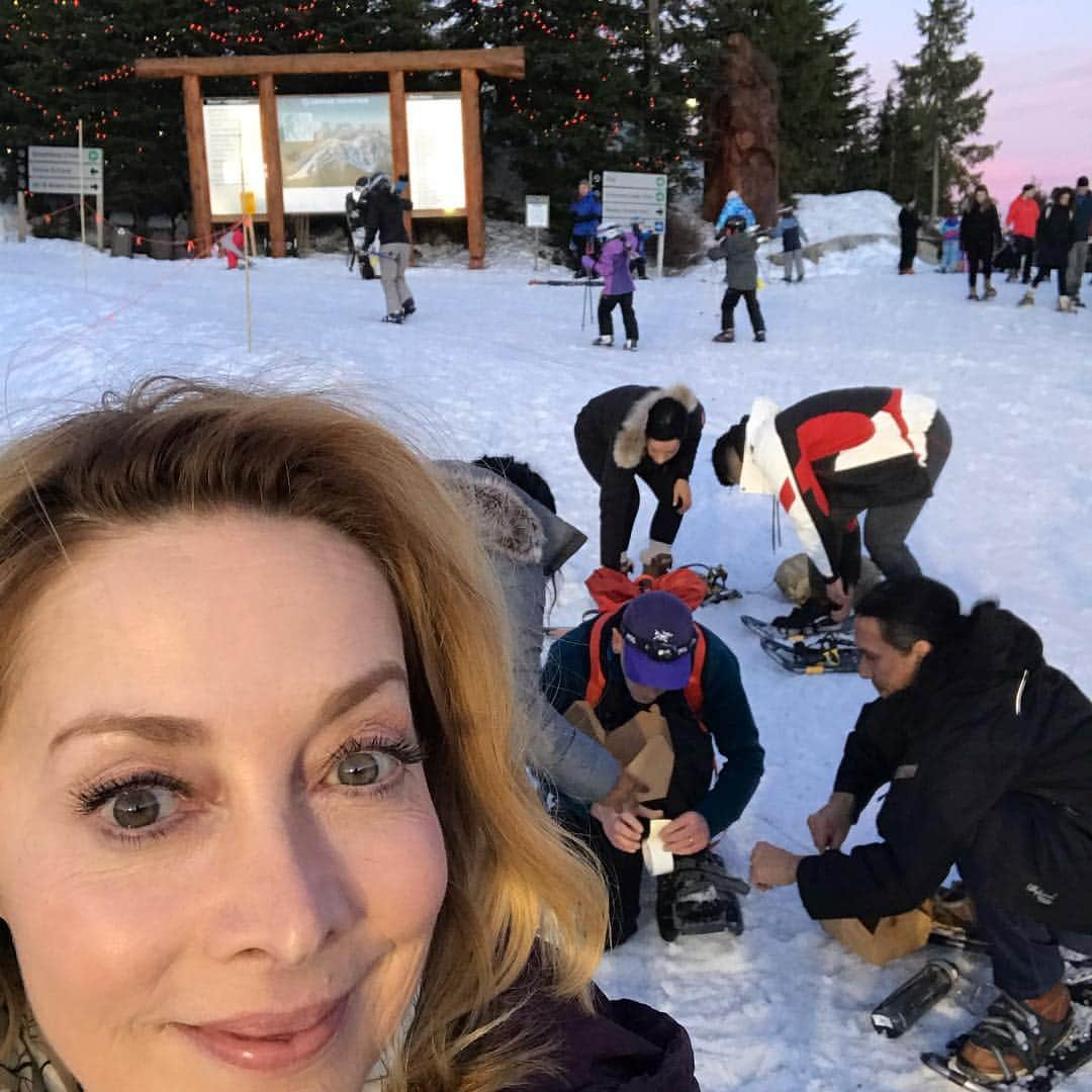 シャロン・ローレンスさんのインスタグラム写真 - (シャロン・ローレンスInstagram)「#supermoon snowshoe hike on @grousemountain with @thejoellecarter @azizascott @michael_greyeyes  #superwormmoon  #soulfood  #vancouver」3月21日 16時24分 - sharonelawrence