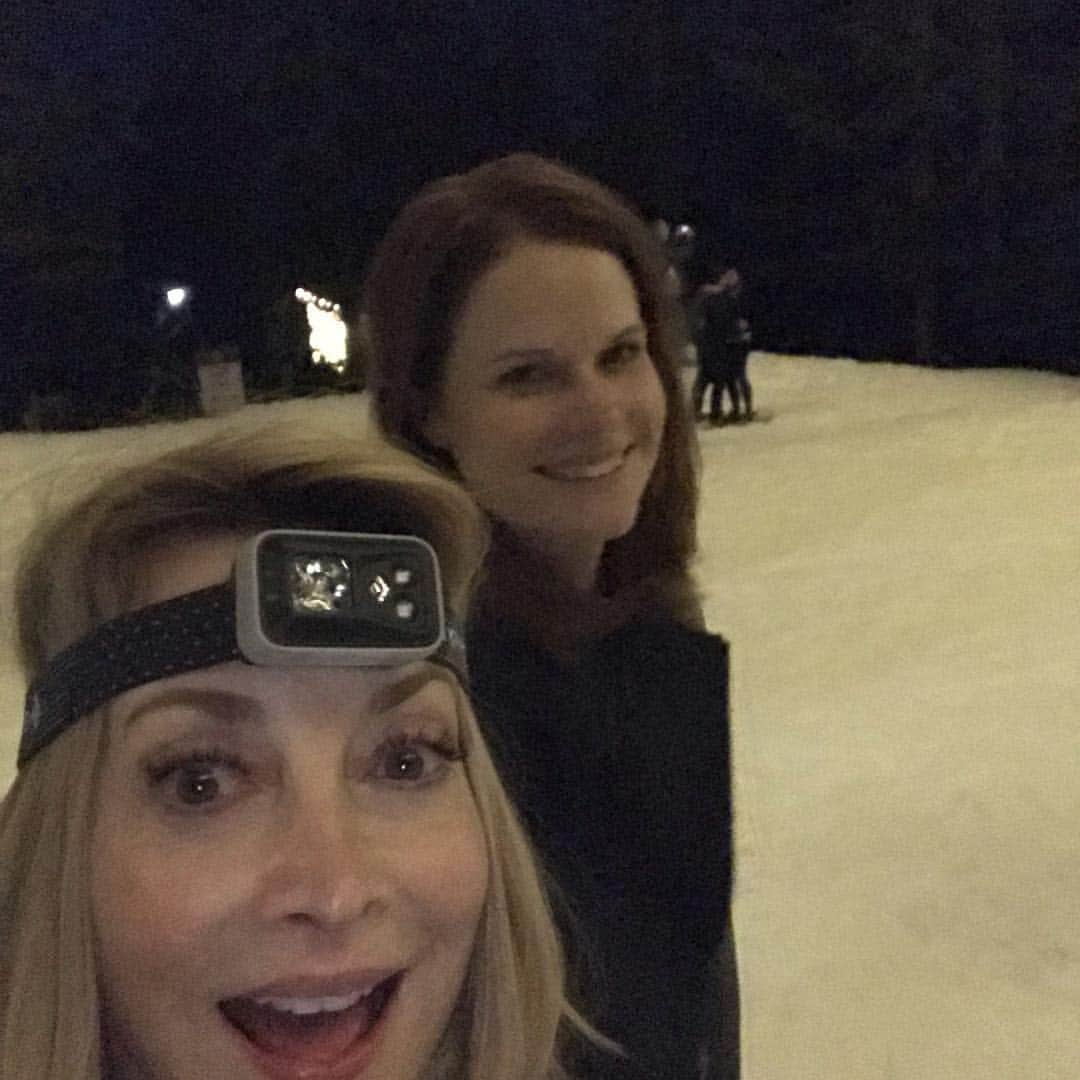 シャロン・ローレンスさんのインスタグラム写真 - (シャロン・ローレンスInstagram)「#supermoon snowshoe hike on @grousemountain with @thejoellecarter @azizascott @michael_greyeyes  #superwormmoon  #soulfood  #vancouver」3月21日 16時24分 - sharonelawrence