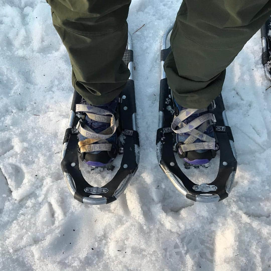 シャロン・ローレンスさんのインスタグラム写真 - (シャロン・ローレンスInstagram)「#supermoon snowshoe hike on @grousemountain with @thejoellecarter @azizascott @michael_greyeyes  #superwormmoon  #soulfood  #vancouver」3月21日 16時24分 - sharonelawrence