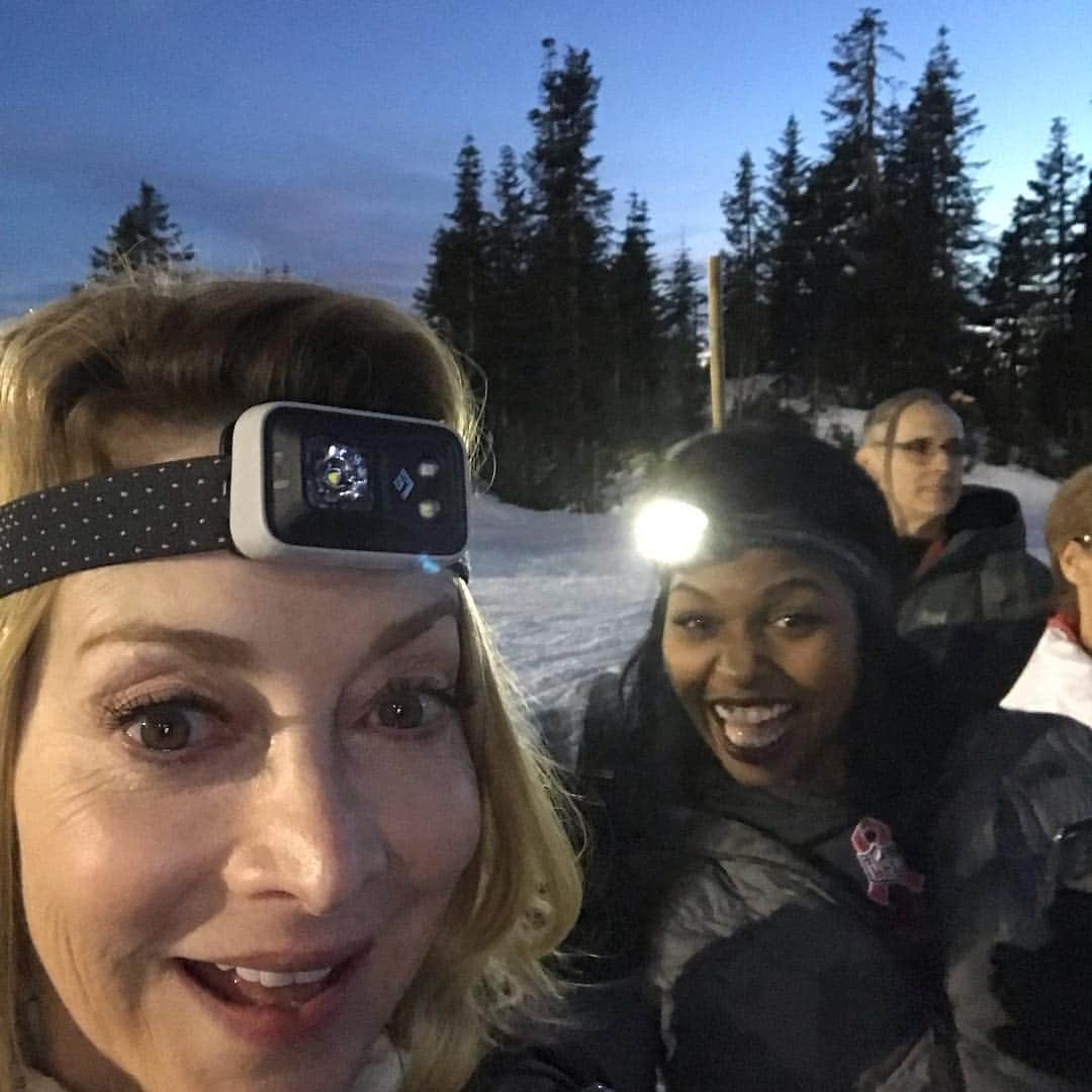 シャロン・ローレンスさんのインスタグラム写真 - (シャロン・ローレンスInstagram)「#supermoon snowshoe hike on @grousemountain with @thejoellecarter @azizascott @michael_greyeyes  #superwormmoon  #soulfood  #vancouver」3月21日 16時24分 - sharonelawrence