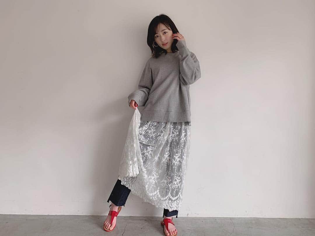 福原遥さんのインスタグラム写真 - (福原遥Instagram)「. 現在発売中の #mina 5月号☺︎ カジュアルで素敵な写真をたくさん撮って頂きました✨ 是非見てください！ #君スピ」3月21日 16時38分 - haruka.f.official