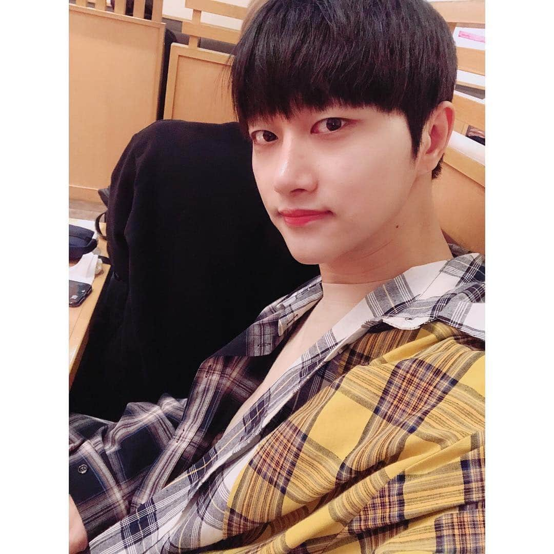 IN2ITさんのインスタグラム写真 - (IN2ITInstagram)「같이 걸을까요👣👣 ㅤㅤ #인투잇 #인투유 #IN2IT #IN2U #연태 #YEONTAE #ヨンテ #산책합시다 #영화앙:단팥인생이야기 #추천해요」3月21日 16時49分 - official_in2it