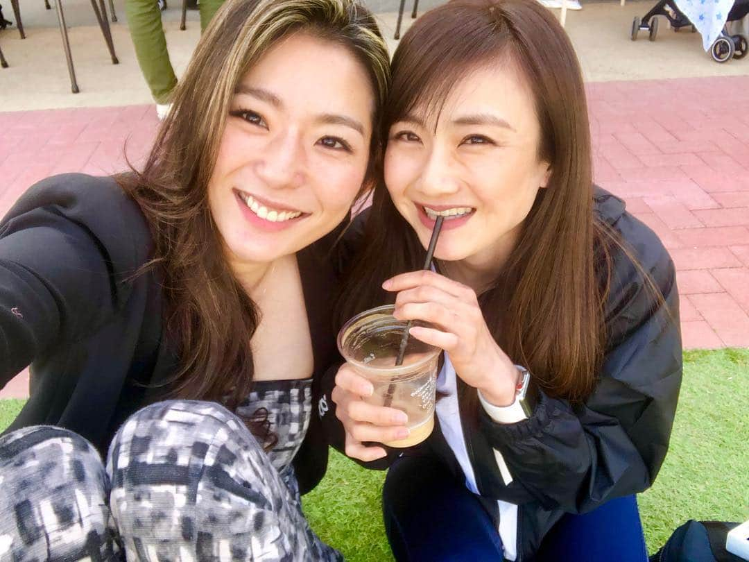 湯田友美さんのインスタグラム写真 - (湯田友美Instagram)「仕事前の一杯☺️☕️ 私はいつも周りの人からたくさん元気をもらってる。 元気をもらえる人に会いにいってる！ ・ 自分を一番表現できる"走ること"でこれからも周りのみんなと心から笑顔になれる瞬間を作っていきたいな💛 ・ I always get energy from you!! Thanks Moe-chan🌻🥰 ・ 📍行きたかったカフェ #littledarlingcoffeeroasters #東京 #六本木 #乃木坂 #カフェ ・ #adidaswomen #adidasrunners #adidasrunnerstokyo #春が来た🌸」3月21日 16時49分 - yudatomomi