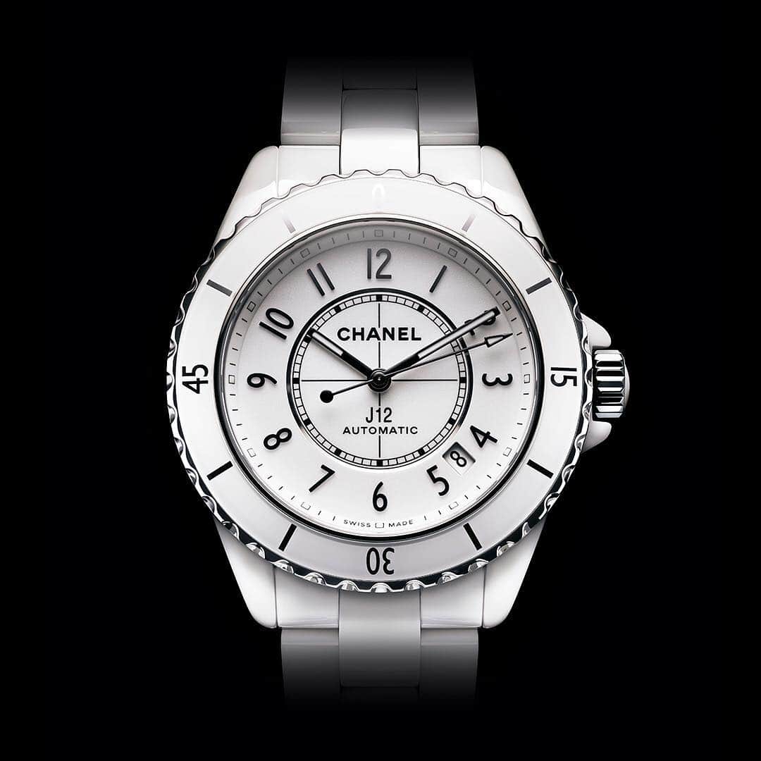 のインスタグラム：「THE NEW J12. IT'S ALL ABOUT SECONDS.  The J12 has evolved while preserving the identity that made the watch an icon. Stop for one second and discover the new J12, featuring the Caliber 12.1. #TheNewJ12 #ItsAllAboutSeconds #Baselworld2019」