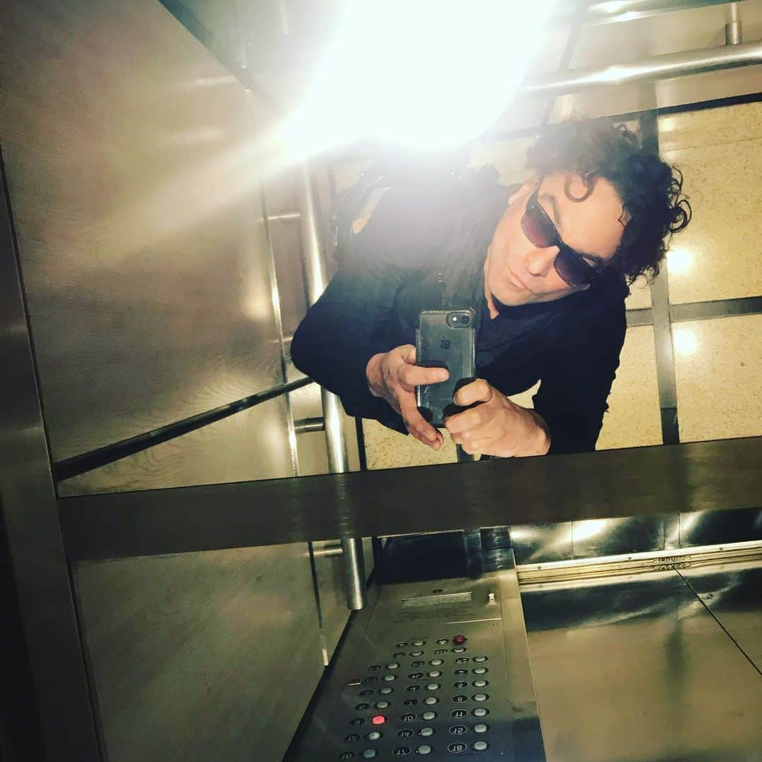 ジョニー・ガレッキさんのインスタグラム写真 - (ジョニー・ガレッキInstagram)「‘80s album cover.」3月22日 2時32分 - sanctionedjohnnygalecki