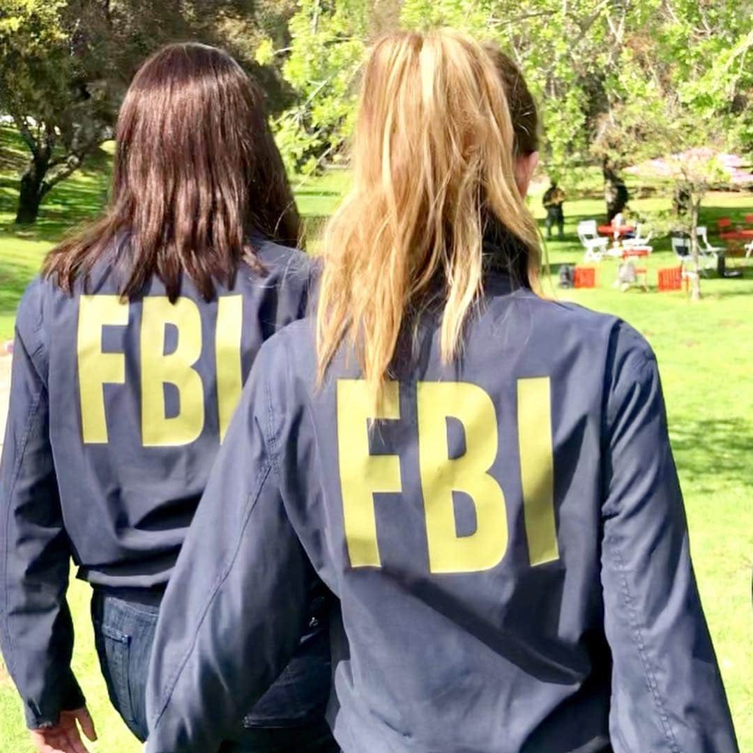 A・J・クックのインスタグラム：「FBI ✨✨✨✨✨✨✨✨✨✨✨✨✨💫💫💫💫💫💫💫💫💫💫💫or SEX.B.I 🔥🔥🔥🔥🔥🔥🔥🔥🔥#criminalminds #fbi #sexbi. #finalseason #jemily #tvshow」