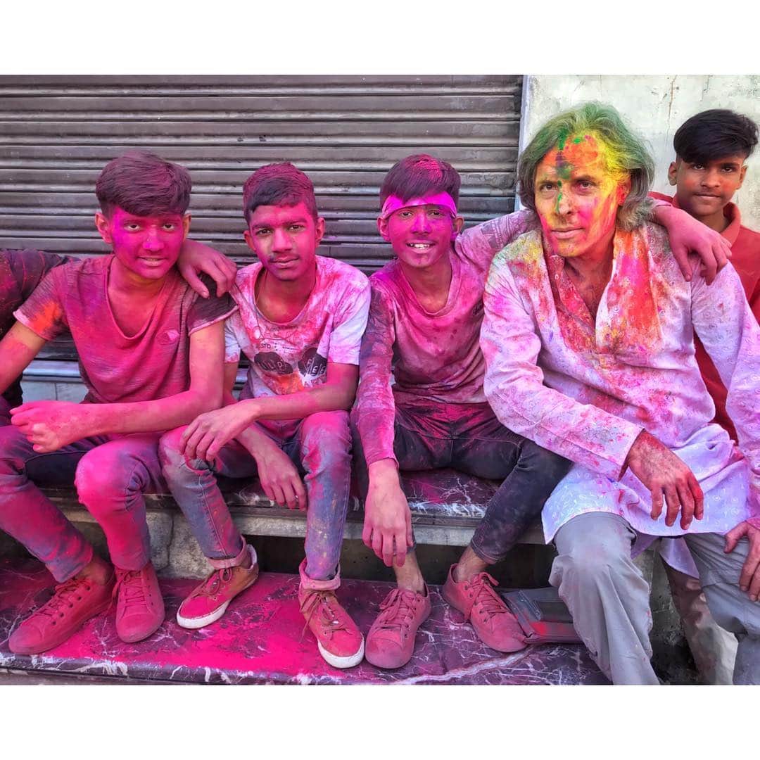 ロドリゴ・プリエトのインスタグラム：「Different, but same #holi」