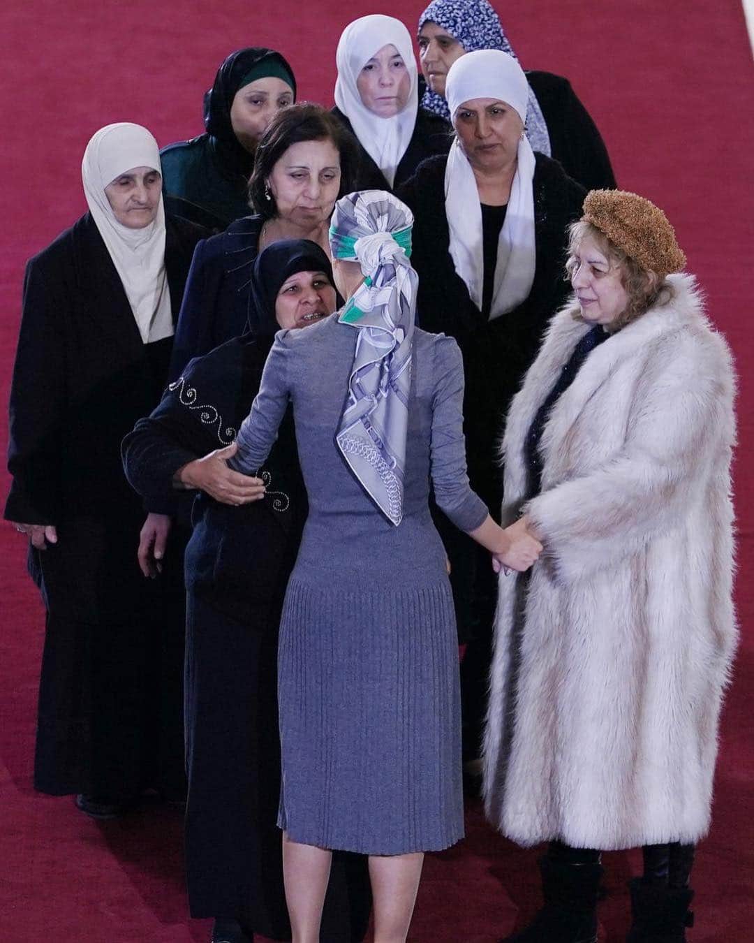 のインスタグラム：「#لن_ننسى.. على صفحتنا على الفيسبوك والفضائية السورية.. بعد دقائق.. تابعونا.. #SyrianPresidency #Syria #Assad #Asma #SyrianArmy #Brave #Honor #MothersDay」