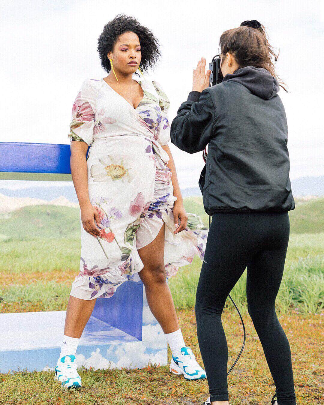 Nordstromさんのインスタグラム写真 - (NordstromInstagram)「Celebrating Air Max Day with new styles available at #NordstromxNike 💥👟 Head to stories for a sneak peek at the shoot & to meet our cast (like the lovely @champagnemani seen here on-set photographed by @juliettecassidy).」3月22日 2時37分 - nordstrom