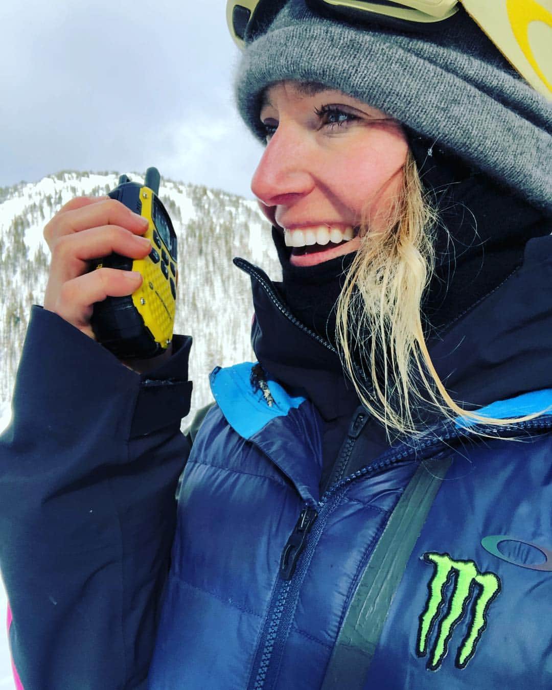 ジェイミー・アンダーソンのインスタグラム：「Lou Bear here, do you copy? 😂」