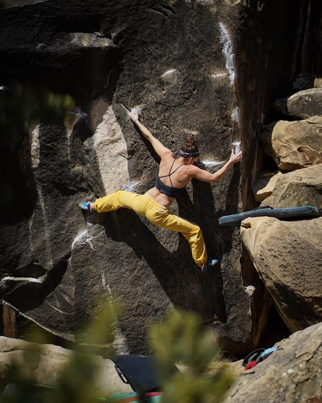 Alexis Mascarenasさんのインスタグラム写真 - (Alexis MascarenasInstagram)「Such a great spring break in Joe’s 💕🌵now headed home to relax for a few days and grow some skin back! 📸 @a.geiman  #utah #bouldering #springbreak2019 #joesvalley #frictionlabs #organicclimbing」3月22日 2時50分 - alexis_mascarenas