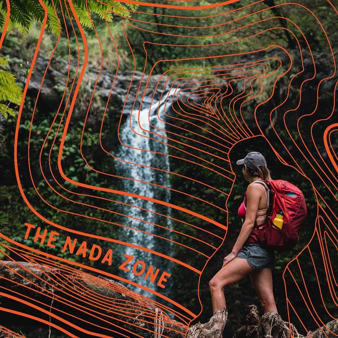 のインスタグラム：「Adventure begins where WiFi ends. That’s why it’s called the Nada Zone- as in “no tech” and why we designed the new Zyp Packs w/ Nada Tech. Minimal points of contact on your back to maximize breathability & moisture (AKA Sweat) management. So you can take it ALL in- untethered & disconnected. Check them out with link in profile. #builtforplay #keltybuilt #newgear #hikinggear #daypack . . 📷 @jessepackwood」