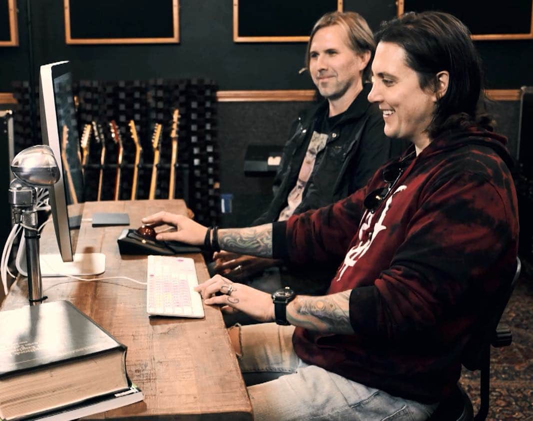 アヴェンジド・セヴンフォールドさんのインスタグラム写真 - (アヴェンジド・セヴンフォールドInstagram)「Brooks Wackerman and Synyster Gates sit down to tackle the beast of a song that is "Beast and the Harlot" on the new episode of Breakdown. Catch the premiere at 12PM PT. Link in bio. 🎥:@rafacore #avengedsevenfold #a7x #beastandtheharlot #cityofevil」3月22日 3時02分 - avengedsevenfold