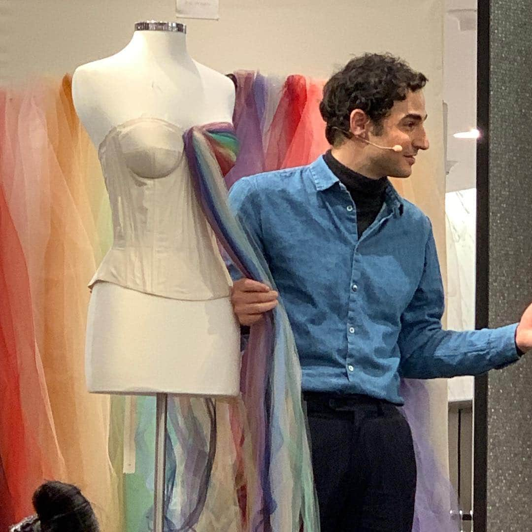 ザックポーゼンさんのインスタグラム写真 - (ザックポーゼンInstagram)「Draping and talking with @kendowningofficial at @neimansnyc 🌈🦋」3月22日 3時03分 - zacposen