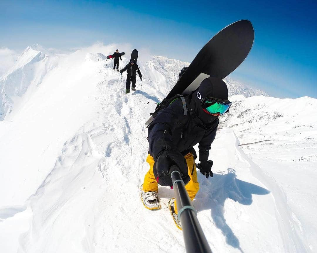 goproさんのインスタグラム写真 - (goproInstagram)「Photo of the Day: It’s always worth the trek. 🏂 @hiroki_takasu knew his hard work up Mount Tanigawa would pay off. • Hands busy? Just say one of 16 commands + let your #GoProHERO7 Black handle the rest. Save $50 today. Link in bio. • • • @GoProJP #GoProJP #GoProSnow #GoPro #Japan #Snowboard #OptOutside」3月22日 3時10分 - gopro