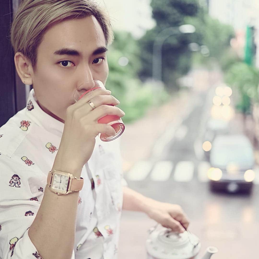 のインスタグラム：「思密哒#데일리 #데이트 #블로그 #모델  #santosdecartier #럽스타그램 #얼짱 #패션 #인스타그램 #오오티디 #촬영 #kfashion #watchaddict #koreanfashion #ulzzang #더위사냥 #송도 #센트럴파크 #맞팔 #맞팔은댓글 #선팔환영 #선팔맞팔 #맞팔선팔#cariterlovebracelet #cartier #cartierbracelet #cartierlove #cartierwatch#xs」