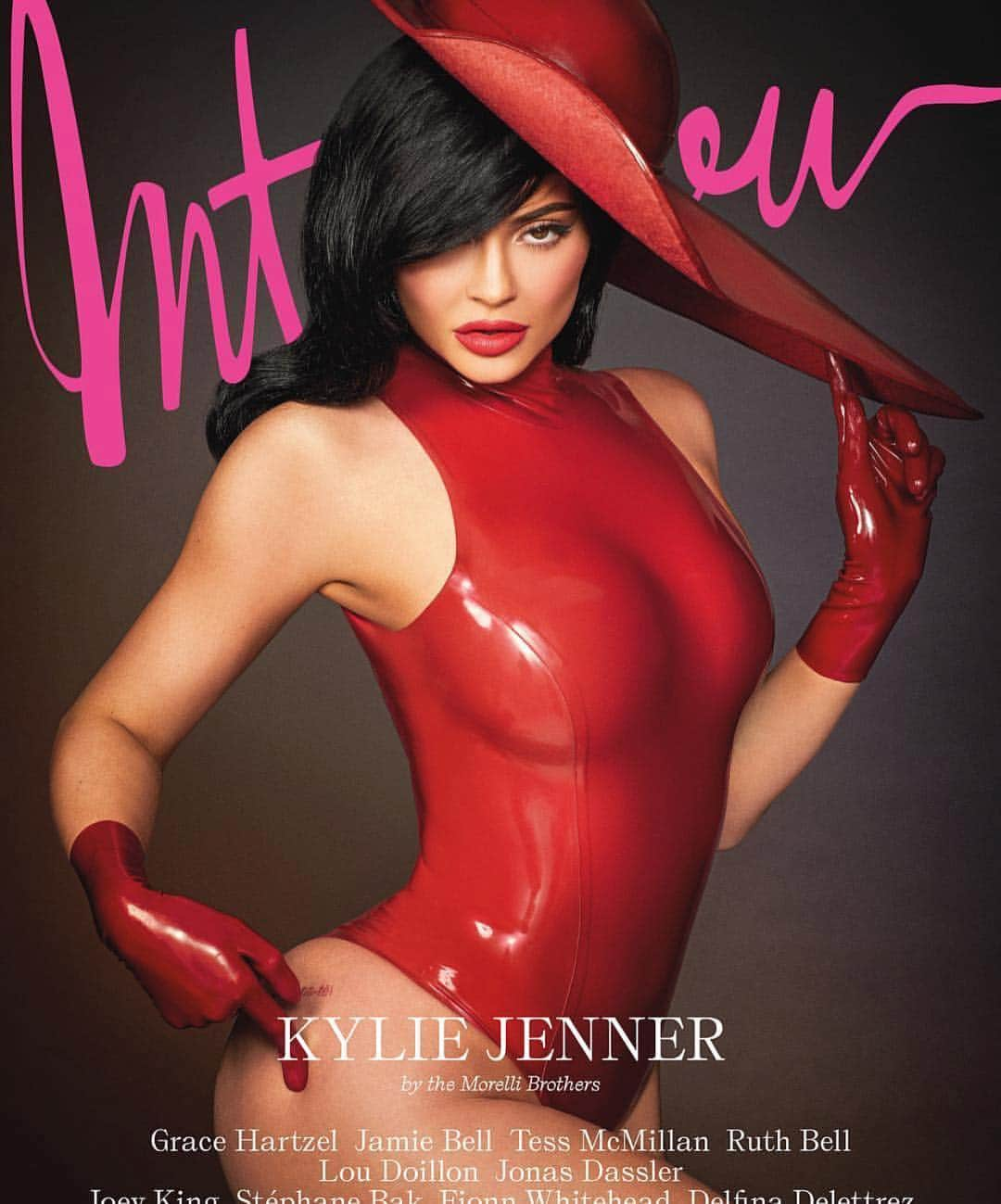 クリス・ジェンナーさんのインスタグラム写真 - (クリス・ジェンナーInstagram)「This. Is. Incredible. Love you on the cover of @interview_de, Kylie! #proudmama #Repost @kyliejenner: "Interview Germany Cover ♥️ @interview_de @morellibrothers」3月22日 3時17分 - krisjenner