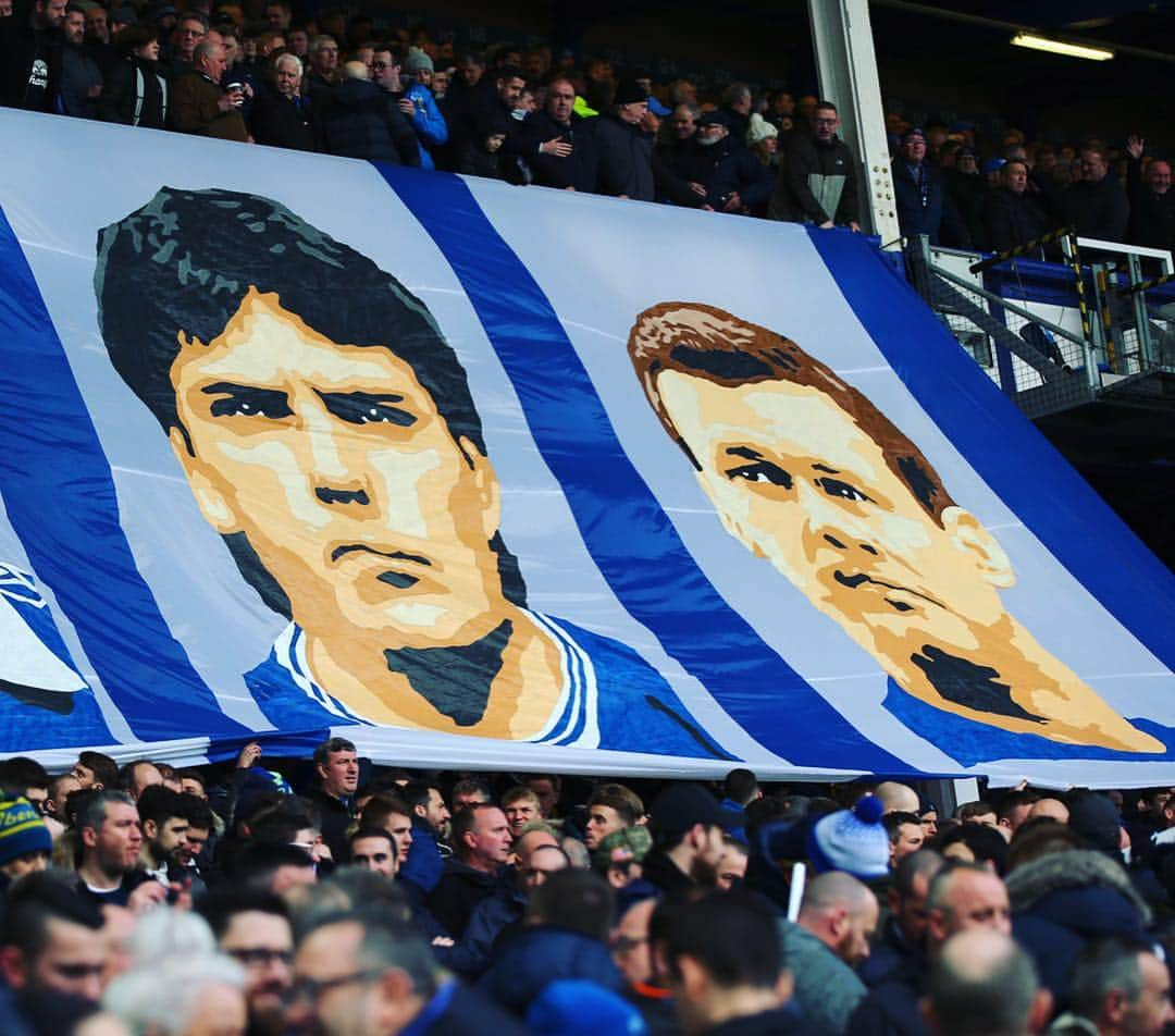 エヴァートンFCさんのインスタグラム写真 - (エヴァートンFCInstagram)「#️⃣9️⃣ • • • #everton #efc #coyb #legend #striker #goal #flag #tifo #banner #goodisonpark #football #gwladysstreet #dixiedean #davehickson #joeroyle #boblatchford #graemesharp #duncanferguson #pl」3月21日 18時49分 - everton