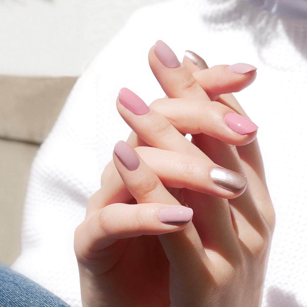 NAILS INCさんのインスタグラム写真 - (NAILS INCInstagram)「.﻿ 春の訪れを感じさせる﻿ ふんわり柔らかなニュアンスピンク。﻿ ﻿ 直営店ではシーズンの装いに合ったネイルカラーを ご提案いたします。﻿ ﻿ □ NAIL PURE / Bond Street Passage﻿ □ NAIL PURE / Belgravia Road﻿ □ FOILING LOVE / Space Bah ﻿ ﻿ #nailsinc#polish #manicure ﻿﻿ #fashionnailed #theinceffect ﻿﻿ #ネイルズインク#ネイルポリッシュ ﻿﻿ #マニキュア #速乾性ポリッシュ﻿」3月21日 19時03分 - nailsinc.jp
