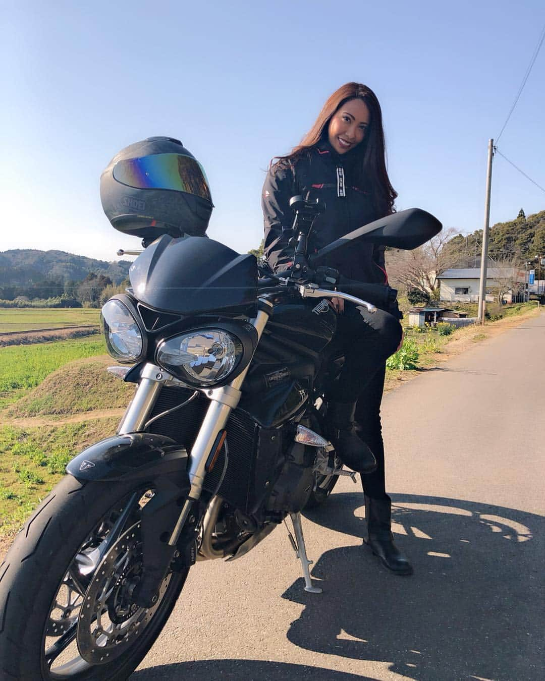 CAMIRAさんのインスタグラム写真 - (CAMIRAInstagram)「ストリートトリプルS🏍 来週には桜咲いてるかな？🌸 楽しみ🥰🥰 #bike#bikegirl#motocycle#bikelife#streettriple#motorcycle#motorcycle_moment#motorcyclegirl#bike_japan#トライアンフ#オートバイ#バイク女子#バイク#バイクのある風景#バイクのある生活#バイクが好きだ#ストリートトリプル#千葉#山#ツーリング#花#桜」3月21日 18時57分 - camila.528