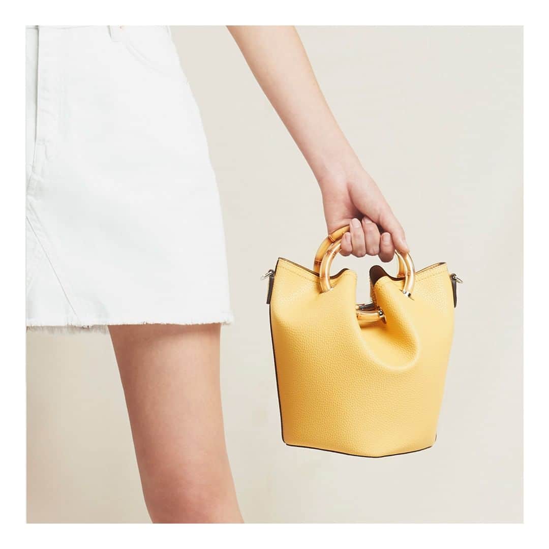 CHARLES & KEITHさんのインスタグラム写真 - (CHARLES & KEITHInstagram)「Sun's out, style's in. Presenting the ultimate picnic essentials with these bright and breezy accessories. Tap to shop now.  Products featured: Petal fold bucket bag  #CHARLESKEITHOFFICIAL」3月21日 19時00分 - charleskeithofficial