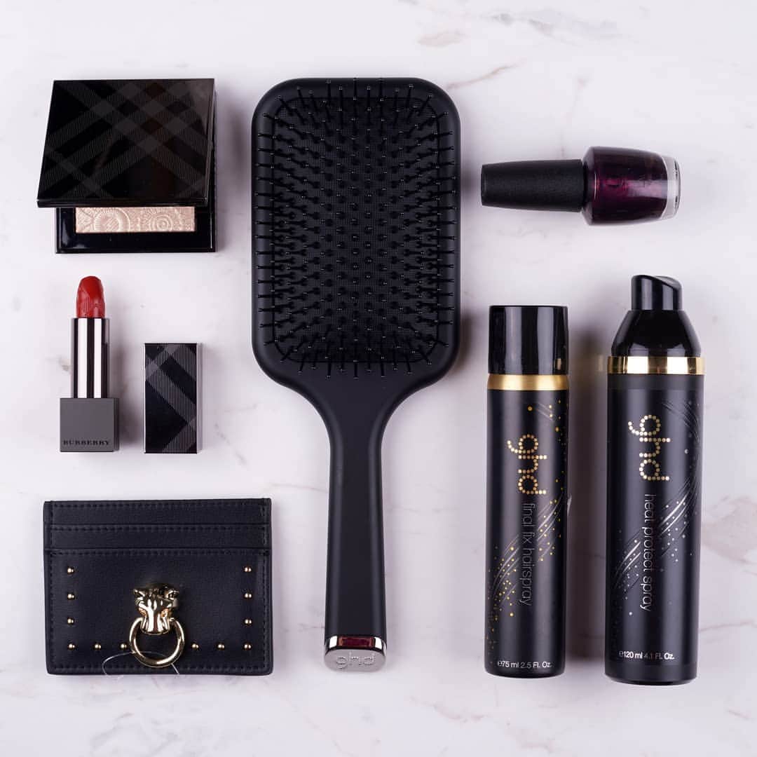 ghd hairさんのインスタグラム写真 - (ghd hairInstagram)「The must-have brush that does everything… for fast and effective styling every day 👌  #ghdhair #goodhairday #hairessentials #hairbrush」3月21日 19時00分 - ghdhair