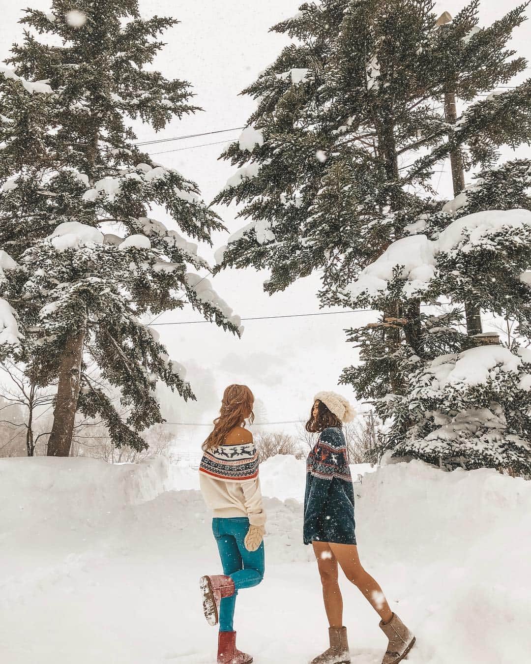 RUI ONUMAさんのインスタグラム写真 - (RUI ONUMAInstagram)「ㅤㅤㅤㅤㅤㅤㅤㅤㅤㅤㅤㅤㅤ Winter Wonder Land⛸❄️ ㅤㅤㅤㅤㅤㅤㅤㅤㅤㅤㅤㅤㅤ 加工じゃなくて本物の雪が 降ってるの❤️ ㅤㅤㅤㅤㅤㅤㅤㅤㅤㅤㅤㅤㅤ ノルディック柄セーターさん🦌 ㅤㅤㅤㅤㅤㅤㅤㅤㅤㅤㅤㅤㅤ ㅤㅤㅤㅤㅤㅤㅤㅤㅤㅤㅤㅤㅤ ――――――――――――― ㅤㅤㅤㅤㅤㅤㅤㅤㅤㅤㅤㅤㅤ 🗺 #日本 #japan #新潟 #nigata  ㅤㅤㅤㅤㅤㅤㅤㅤㅤㅤㅤㅤㅤ 📍#苗場スキー場  #naeba ㅤㅤㅤㅤㅤㅤㅤㅤㅤㅤㅤㅤㅤ ―――――――――――――」3月21日 19時08分 - onumaaan