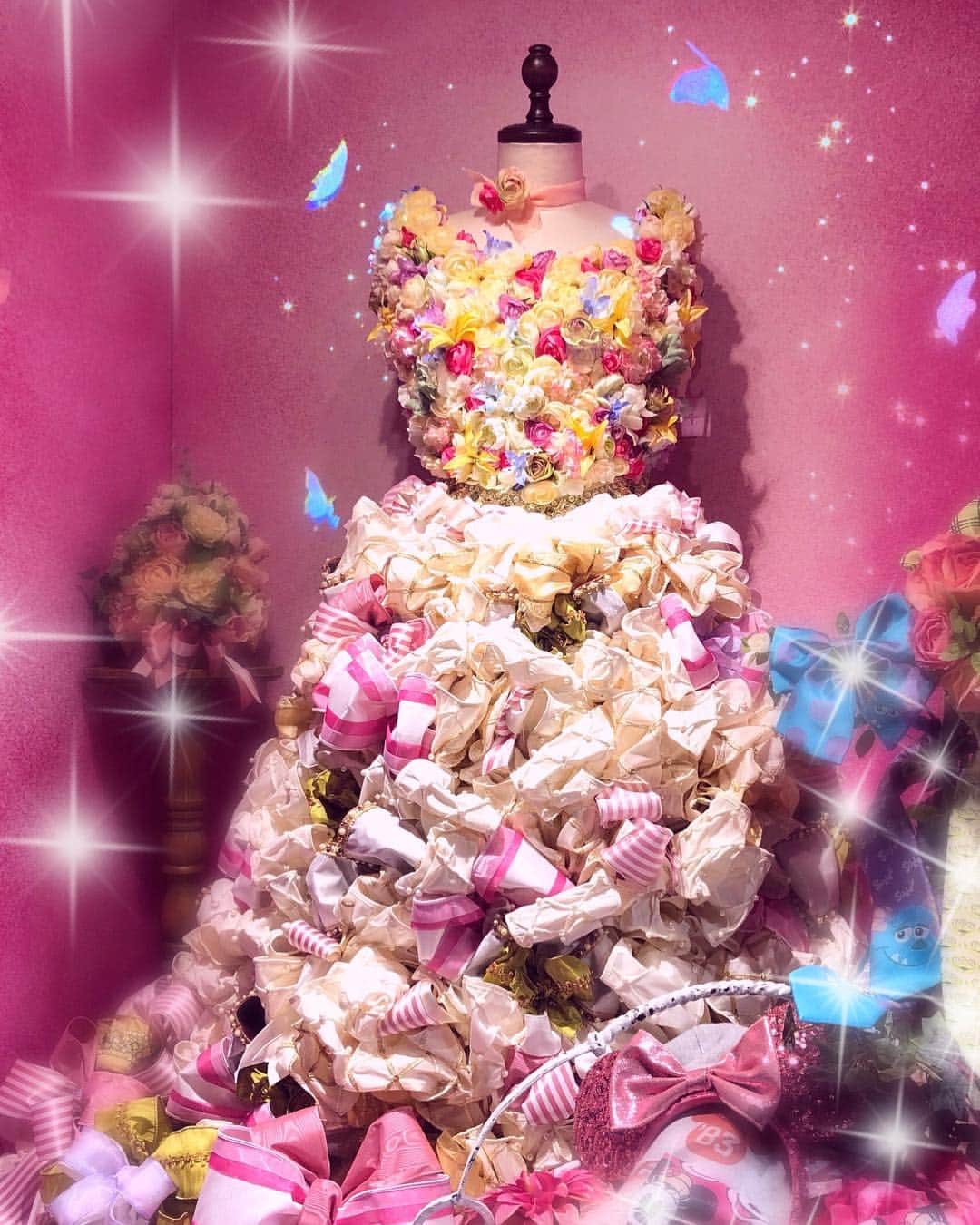 若月彩子さんのインスタグラム写真 - (若月彩子Instagram)「こんなドレスあったら着てみたい👗✨🎀 #ドレス#かわいいドレス#お花のドレス#リボンのドレス#TDS」3月21日 19時08分 - lavender_1_2_3