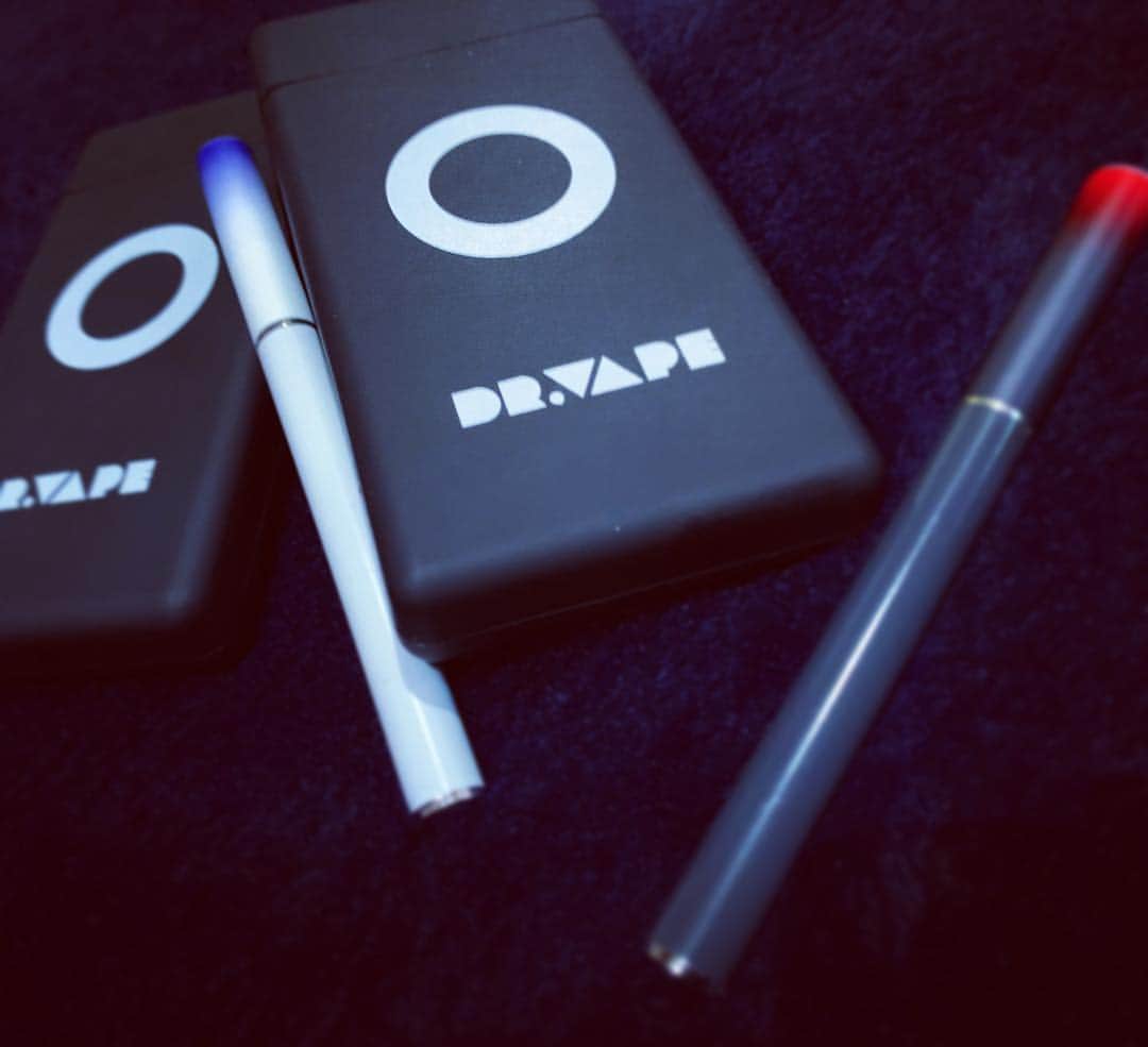 YOICHIのインスタグラム：「#drvape #vape #zero #000 #リラックス #バニラ #クラシック #スモーク #relax #vanilla #classic  #smoke #ドクターベイプ #ベイプ #ニコラフォルミケッティ #レディガガ #nicolaformichetti #ladygaga」