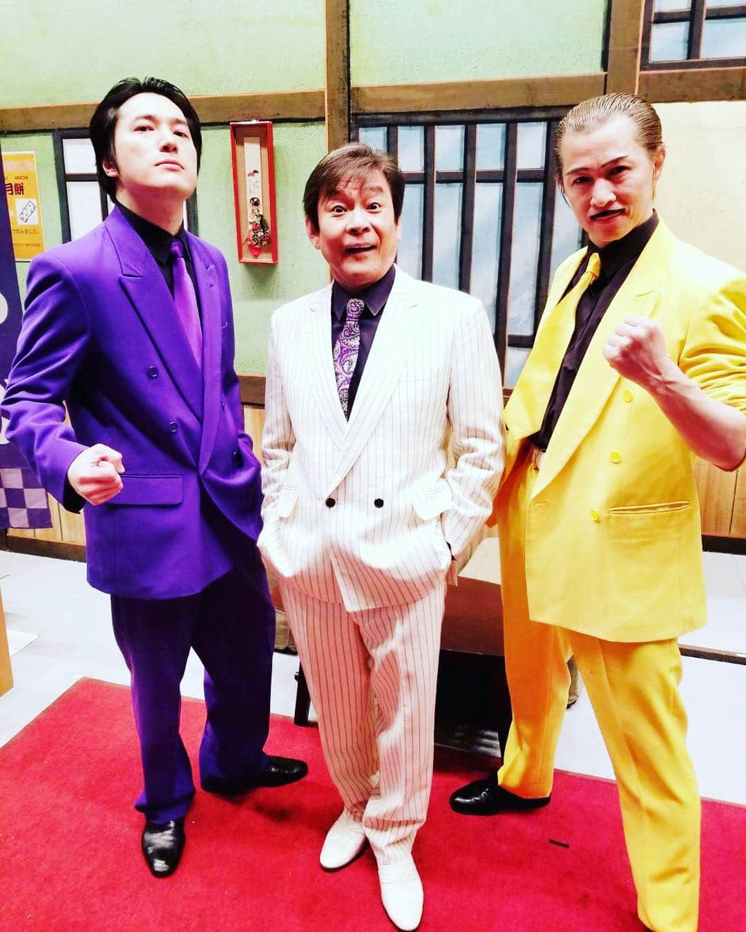 アキ（荒木良明）さんのインスタグラム写真 - (アキ（荒木良明）Instagram)「清水けんじリーダー率いる祇園花月公演での写真。あたためてました🤗  #内場さん #前園健太 くん #新喜劇アキ #土地を売ってもらうために奮闘 #お人好し #そういう時期でしょ #感謝」3月21日 19時22分 - mizutamareppuaki