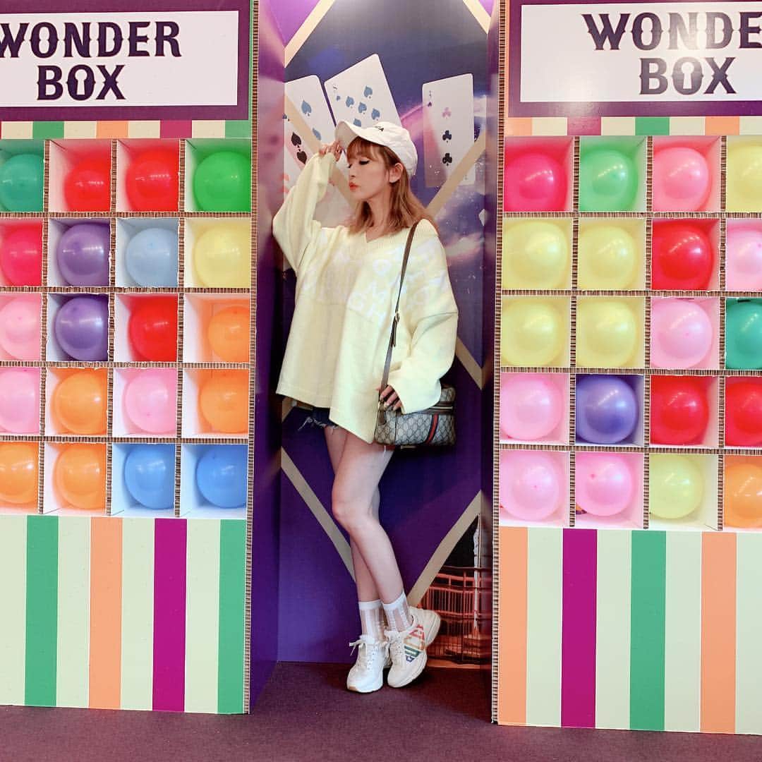 杉山佳那恵さんのインスタグラム写真 - (杉山佳那恵Instagram)「今日は韓国でのんびりっ❤️✨ ・ ゴロゴロして最高に幸せだ(о´∀`о) 毎日こんな生活したいなぁーとか無理か。笑 ・ @bloomin_official の春ニットのレモン発売されたよっ🍋💕 ・ ・ #韓国#korea#満喫中#happy#paradisecitykorea #hotel#2枚目の写真#目玉のおやじ風#fashion#bloomin#makeup #koreafashion」3月21日 19時29分 - kanaxxy_0421