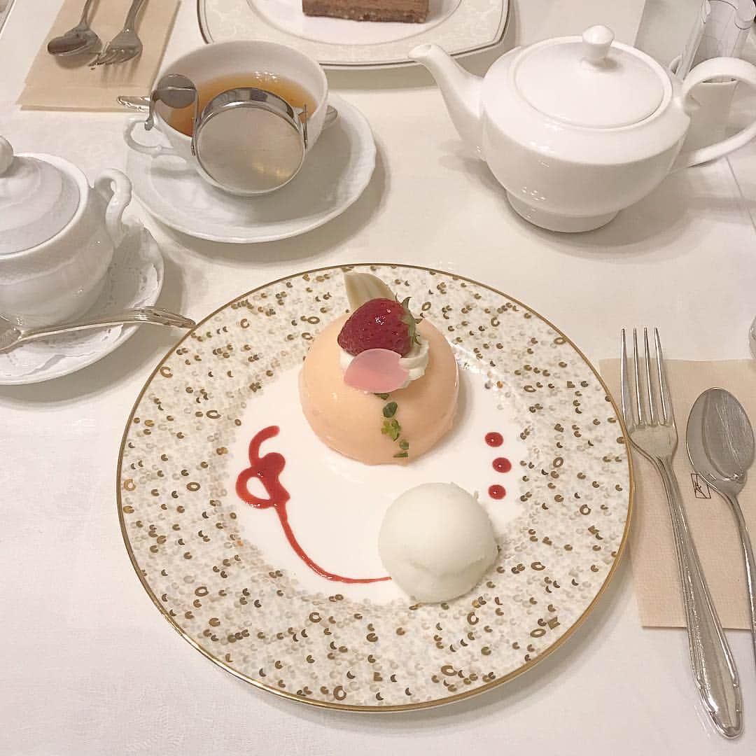 かれんのインスタグラム：「. ちょっと前にゆきんこさんと北浜でカフェめぐり 先輩と仲良くしてもらえるのってめちゃめちゃ嬉しい☺️💕 ありがとうございます！！ . .」