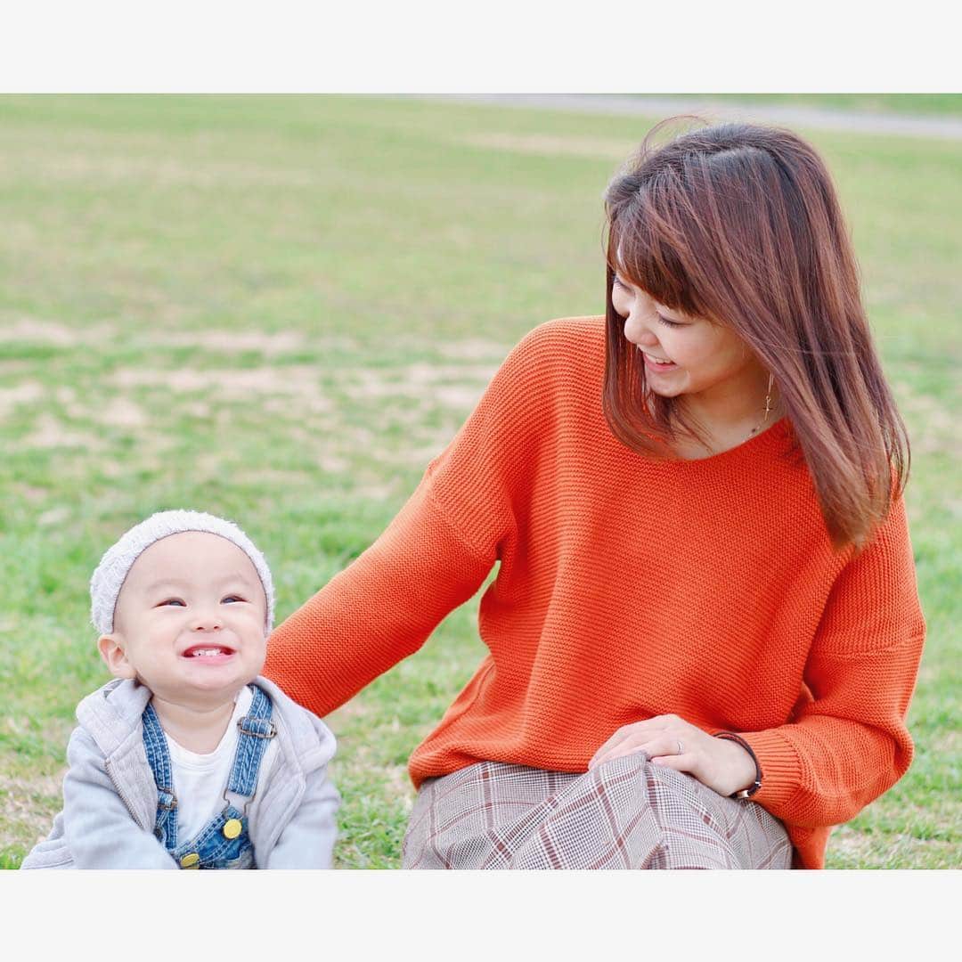 のインスタグラム：「👼💕 #まあみコーデ ・ 気づいたら春に向けての洋服が #オレンジ ばっかりだ🤭笑 ・ 展示会に行ってきた #チャオパニックティピー @ciaopanictypy の #コットン100パーセント #ニット💗 ・ すごい着やすいし #洗濯機で洗える ってのが ママにとっては嬉しい😊💕 ・ #ママコーデ #はち成長記録 #2019SS #展示会 #ciaopanictypy」