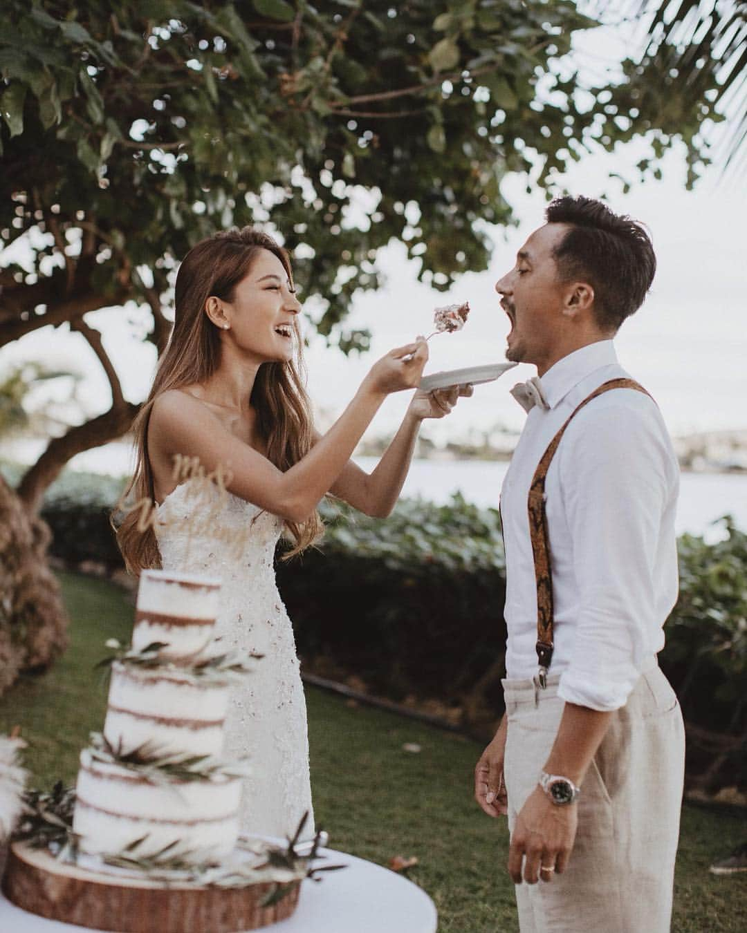 HARUEさんのインスタグラム写真 - (HARUEInstagram)「ALWAYS HAPPY💜💜💜 . 📷 by @mermaidlove808 🧜‍♀️ . #harusakuwedding #hawaii #gardenwedding  #wedding #weddingparty #ハワイ #ウエディング #ガーデンウエディング #結婚 #結婚式 #ハワイウエディング #ハワイ挙式 #海外挙式 #ハワイ挙式#ウエディングパーティ #パーティ #ブライダル」3月21日 19時47分 - harue0104