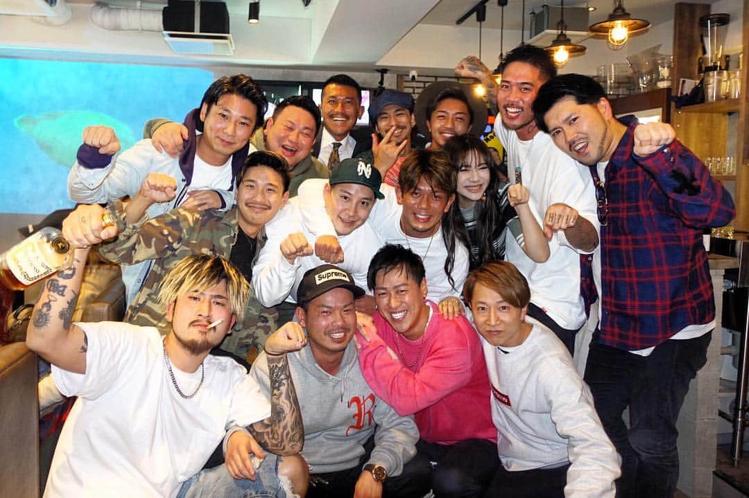 ryoma0808のインスタグラム：「皇治の祝勝会🔥﻿ だいぶ激しかったけど最高に面白かったな😆🤙﻿ みんないつも刺激をありがとう！﻿ ﻿ #k1 #皇治 #Bar888」